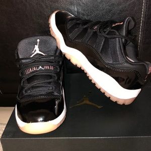 JORDAN RETRO 11 LOW "BLACK/BLEACHED CORAL"